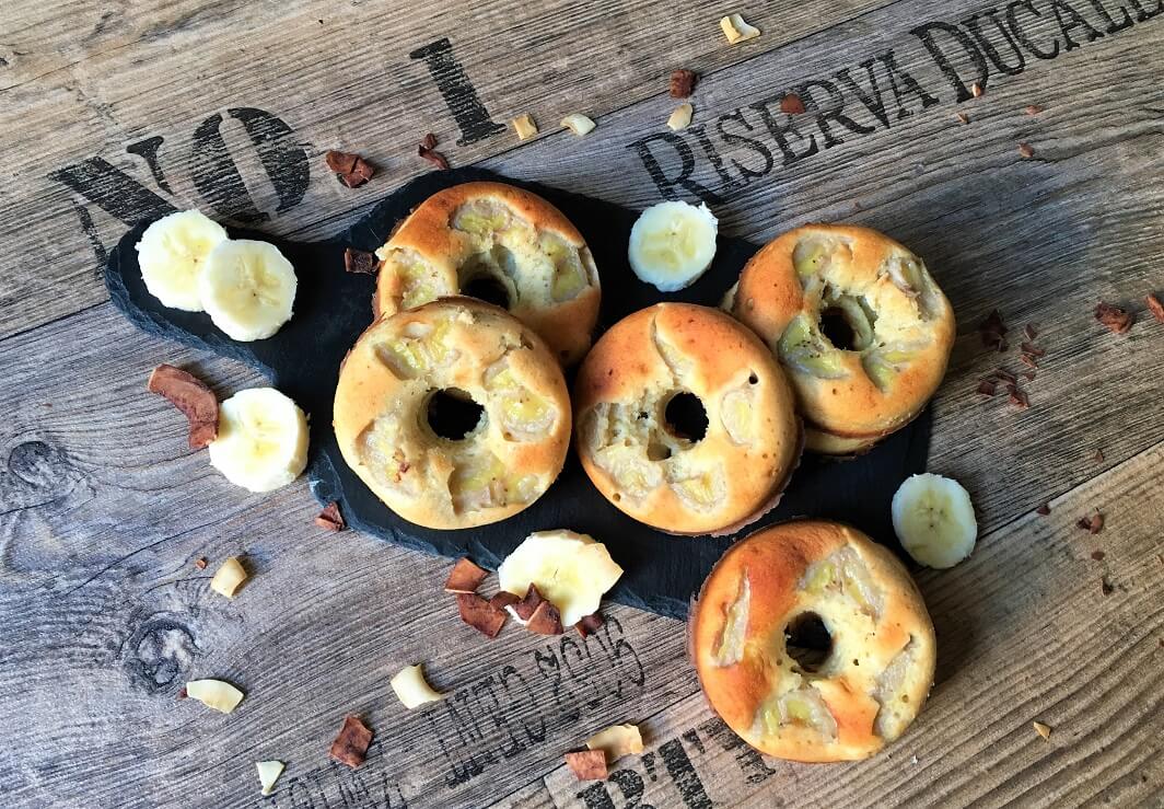 Gebackene Donuts mit Banane