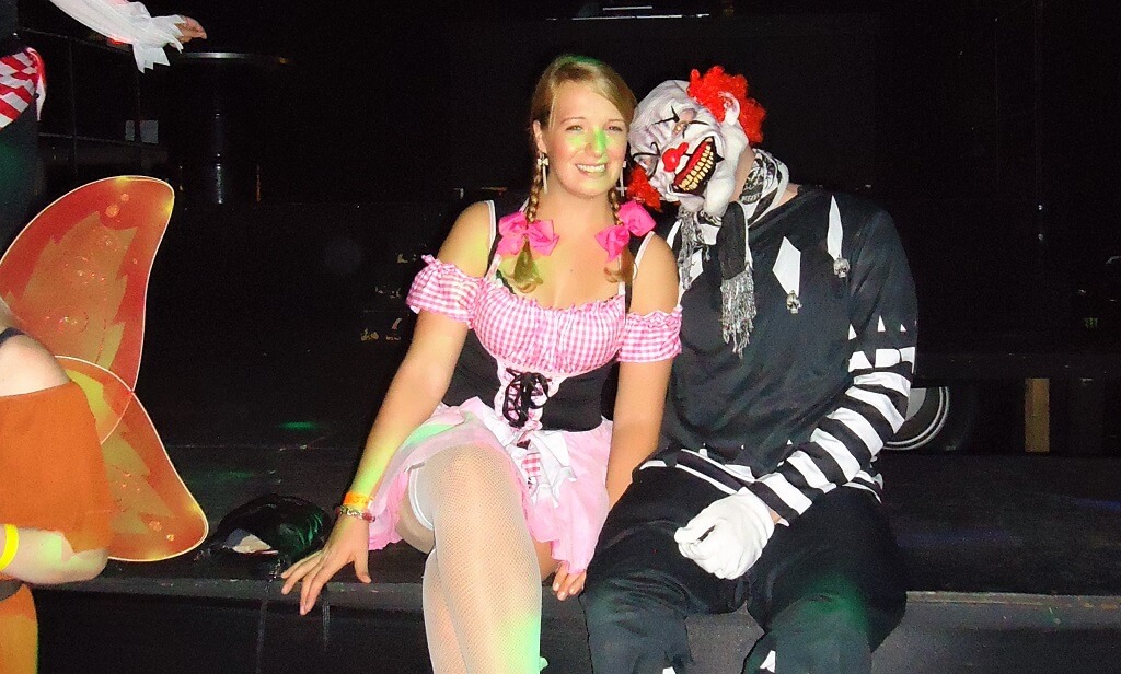 Kostümwahl zu Halloween Clown / Dirndl