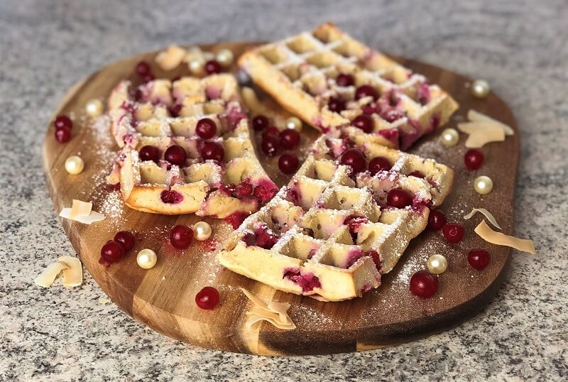 Kokos Waffeln mit Johannisbeeren