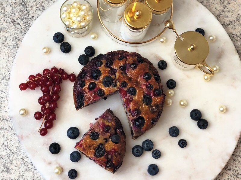 Zimtkuchen mit Beeren