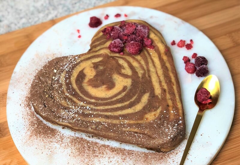 Zebrakuchen mit Beeren