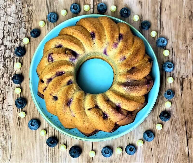 Guglhupf Zimtkuchen mit Blaubeeren